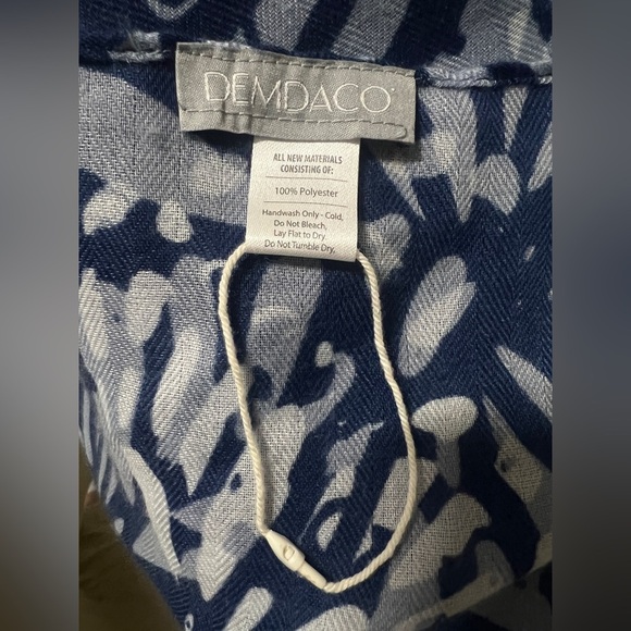 DEMDACO Wrap Shawl  BLUE AND WHITE Floral design Tasseled. - Picture 3 of 4